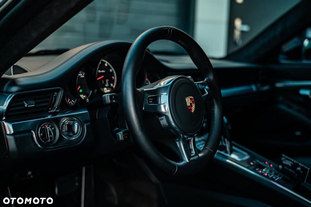 Porsche 911 Turbo - 6