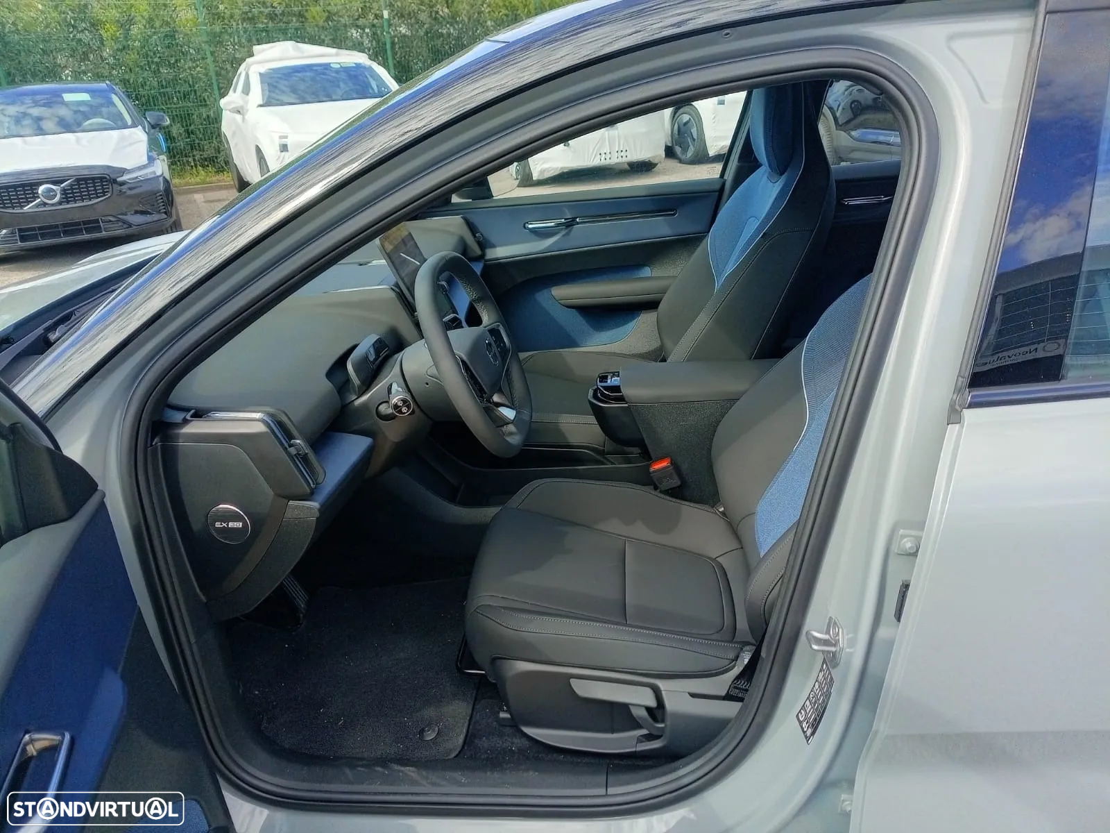 Volvo EX30 69 kWh Single Motor Extended Range Plus - 4