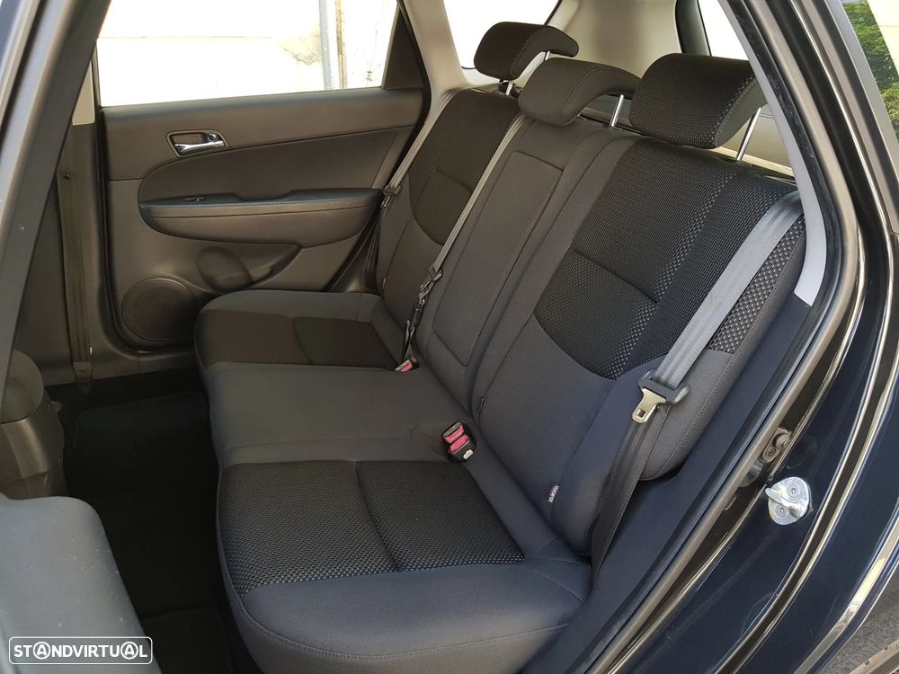 Hyundai i30 CW 1.4 CVVT Blue Comfort - 24