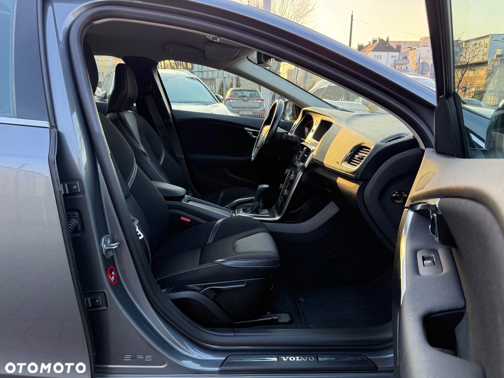 Volvo V40 D4 Drive-E Momentum - 16