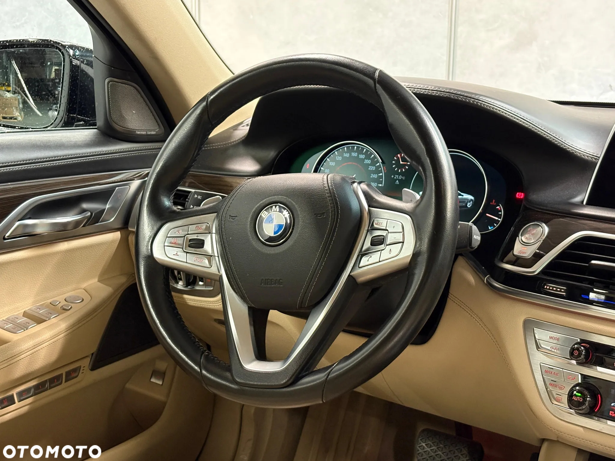 BMW Seria 7 750Li xDrive - 28