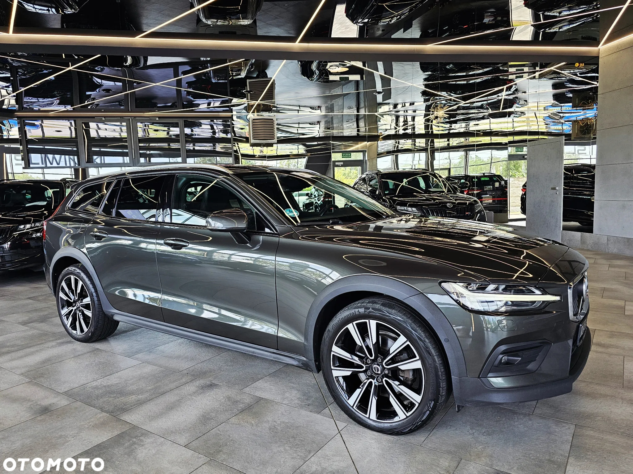 Volvo V60 Cross Country B4 D AWD Geartronic - 12