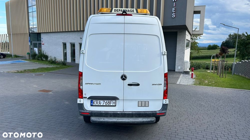 Mercedes-Benz Sprinter - 4