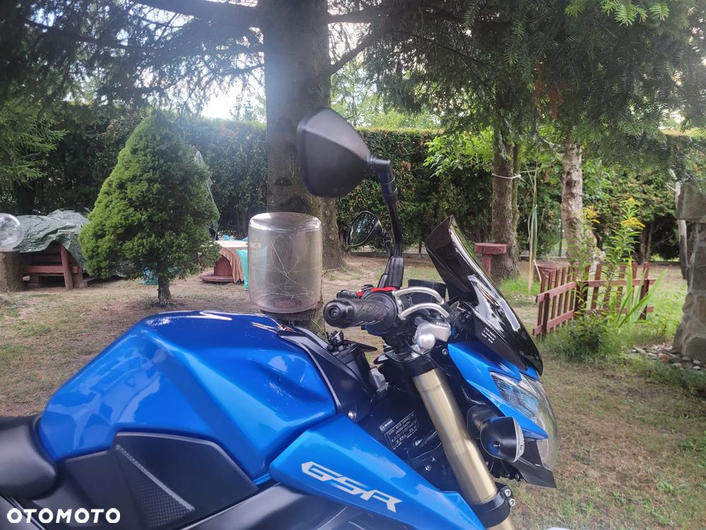 Suzuki GSR - 6