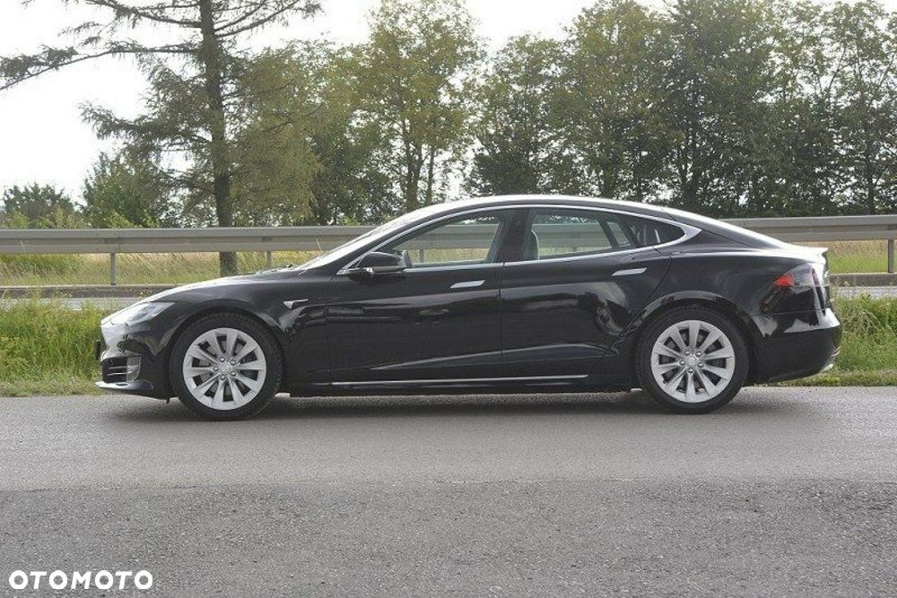 Tesla Model S - 4