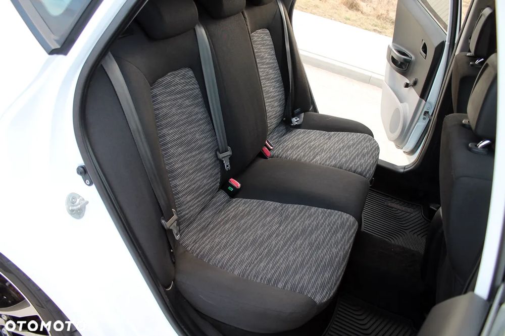 Kia Ceed - 16