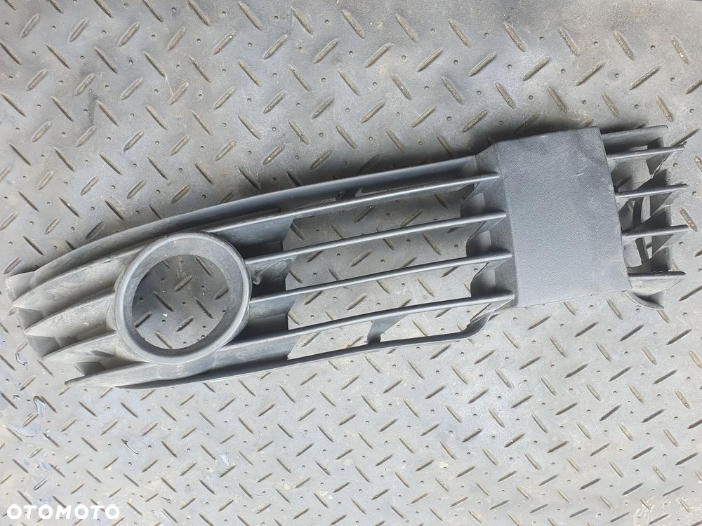 VW PASSAT B5 FL KRATKA ZAŚLEPKA ATRAPA ZDERZAKA PRAWA 05321452 LORO - 1