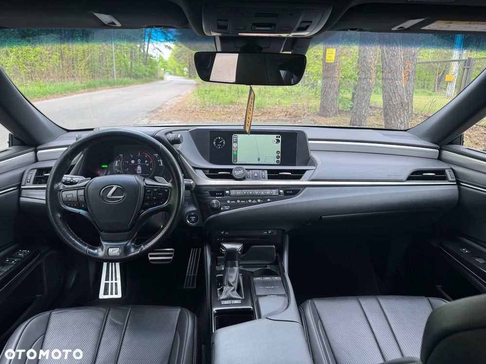 Lexus ES 300h F Sport - 25