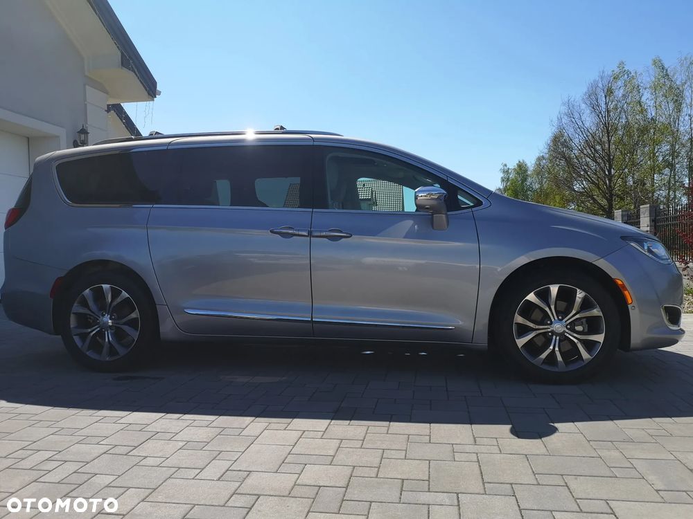 Chrysler Pacifica - 4