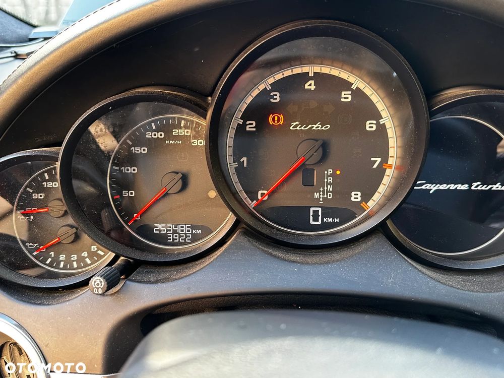Porsche Cayenne Turbo - 11