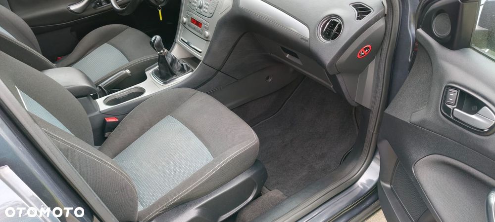 Ford Mondeo 2.0 Ambiente - 21