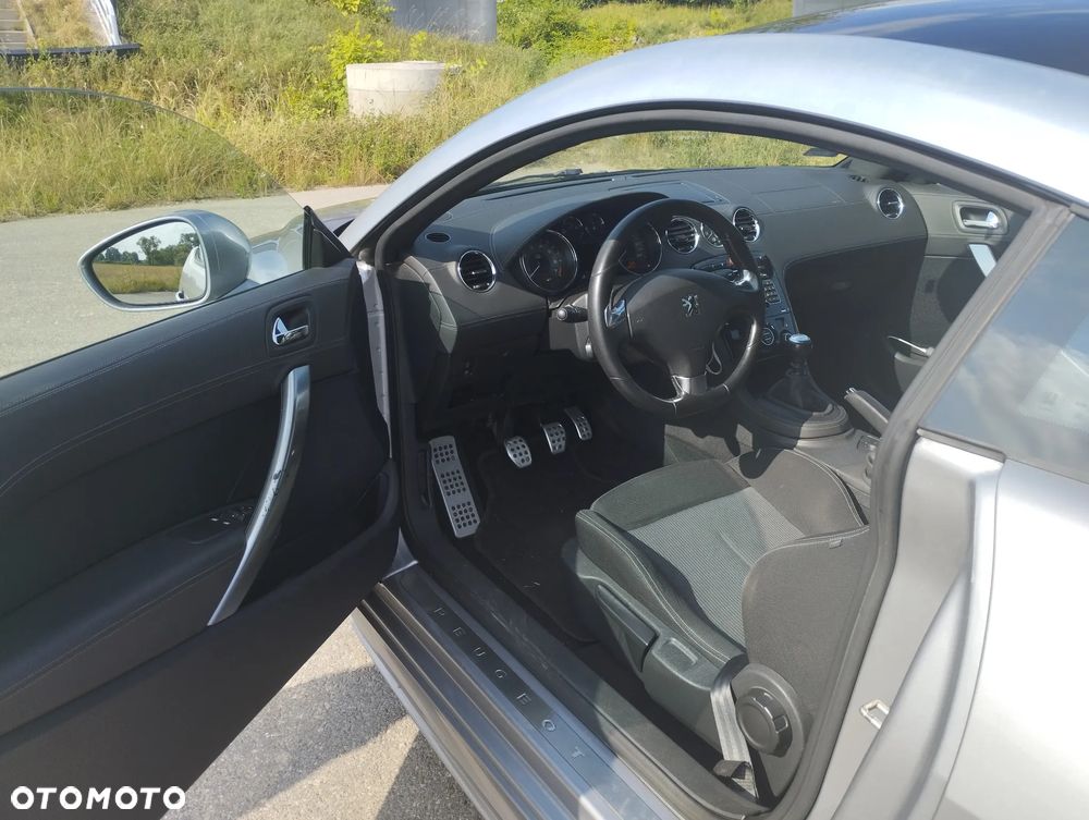 Peugeot RCZ - 8
