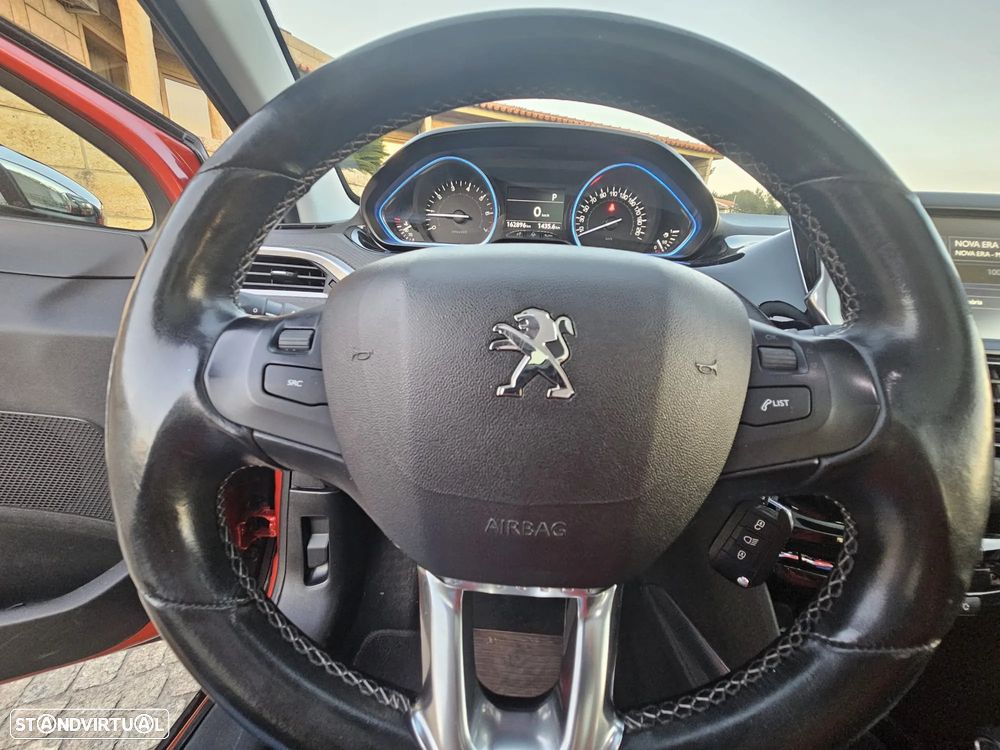 Peugeot 2008 1.2 PureTech Allure EAT6 - 19