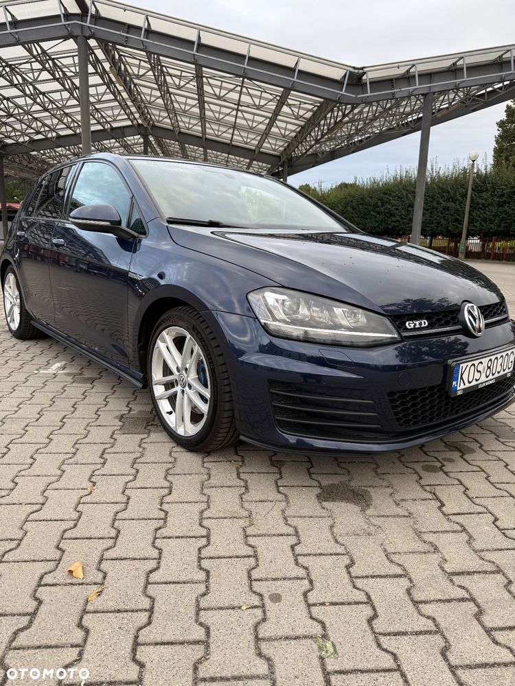 Volkswagen Golf - 1