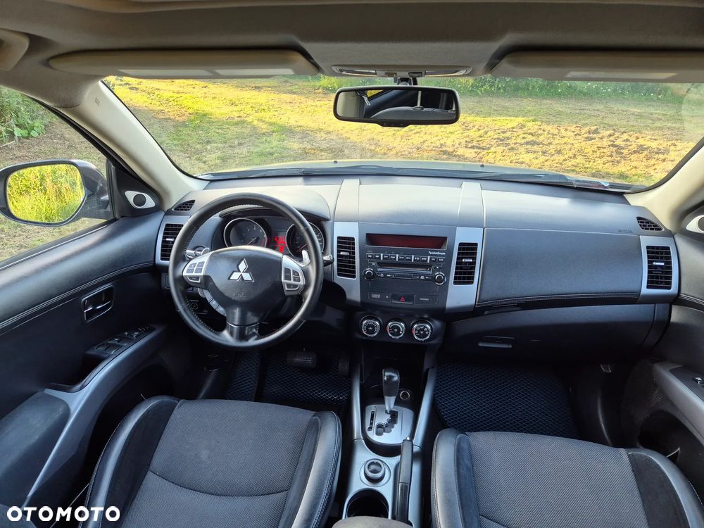 Mitsubishi Outlander 2.4 Intense + CVT - 12