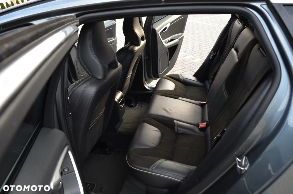 Volvo V60 D2 Drive-E R-Design Momentum - 25