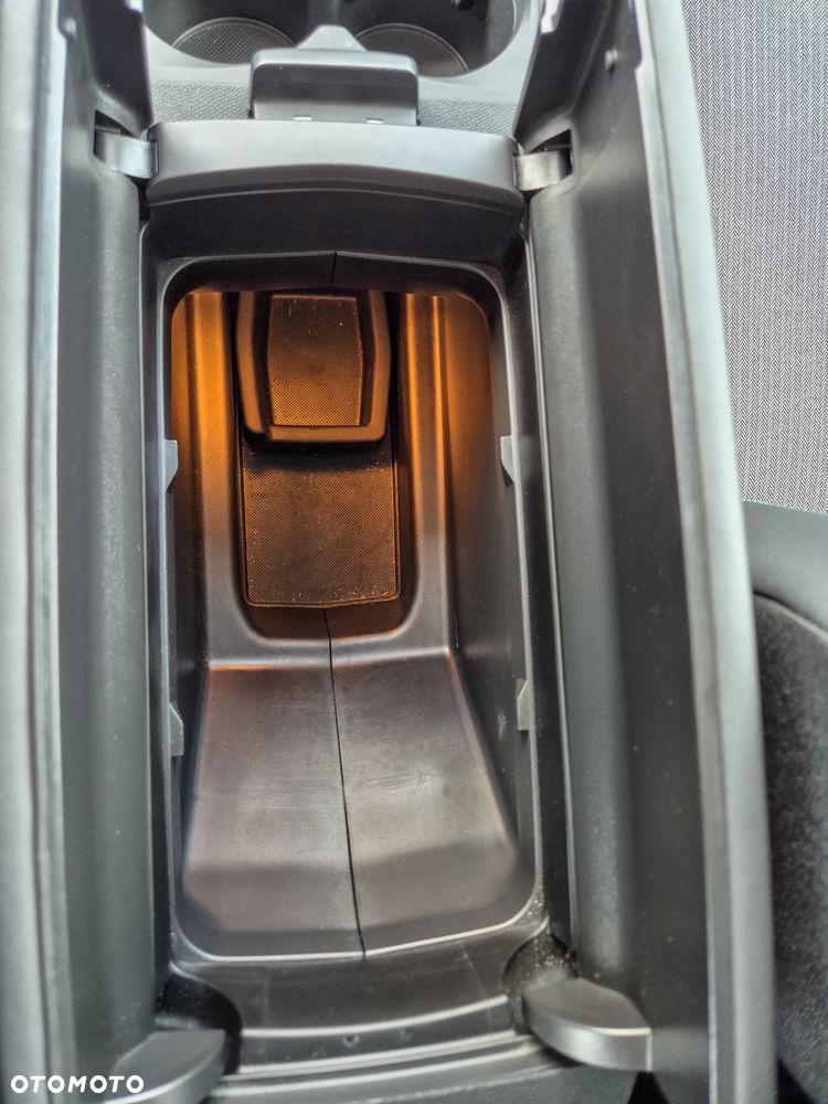 Peugeot 3008 1.6 PureTech HYbrid Allure S&S EAT8 - 23