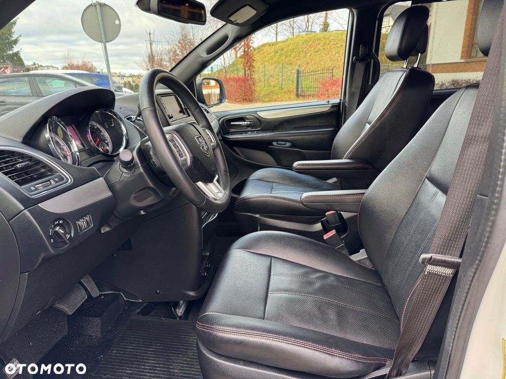 Dodge Grand Caravan 3.6 R/T - 18