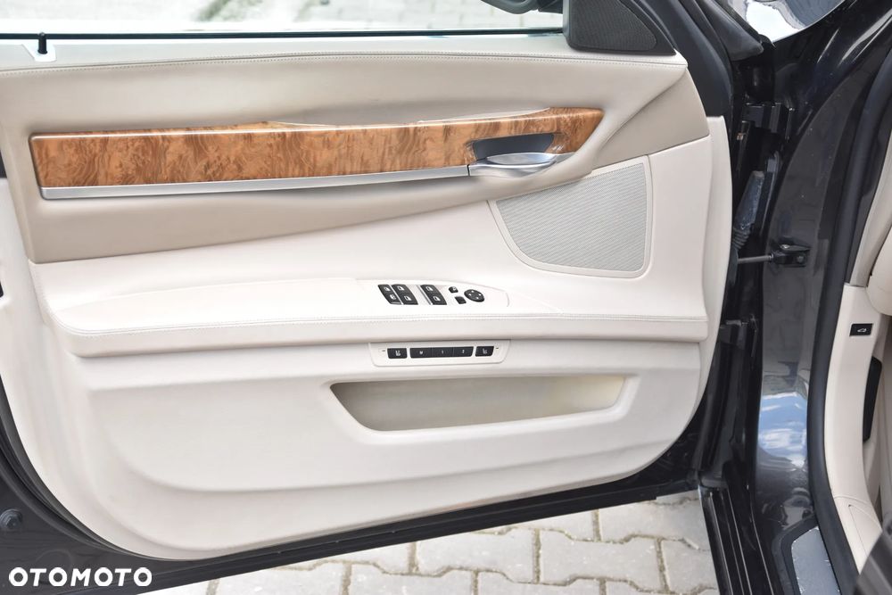 BMW Seria 7 750i - 3