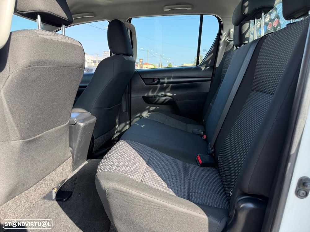 Toyota Hilux 2.4 D-4D 4WD CD CH - 11