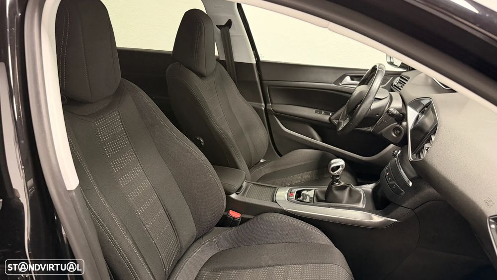 Peugeot 308 PureTech 130 Stop & Start Allure - 17