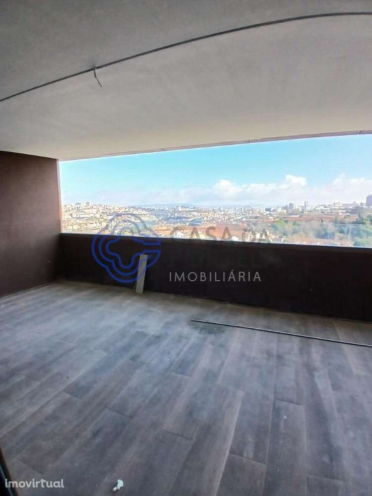 Condomínio privado, fração com varanda/terraço 45m2, garagem 35m2, pis - Grande imagem: 3/60