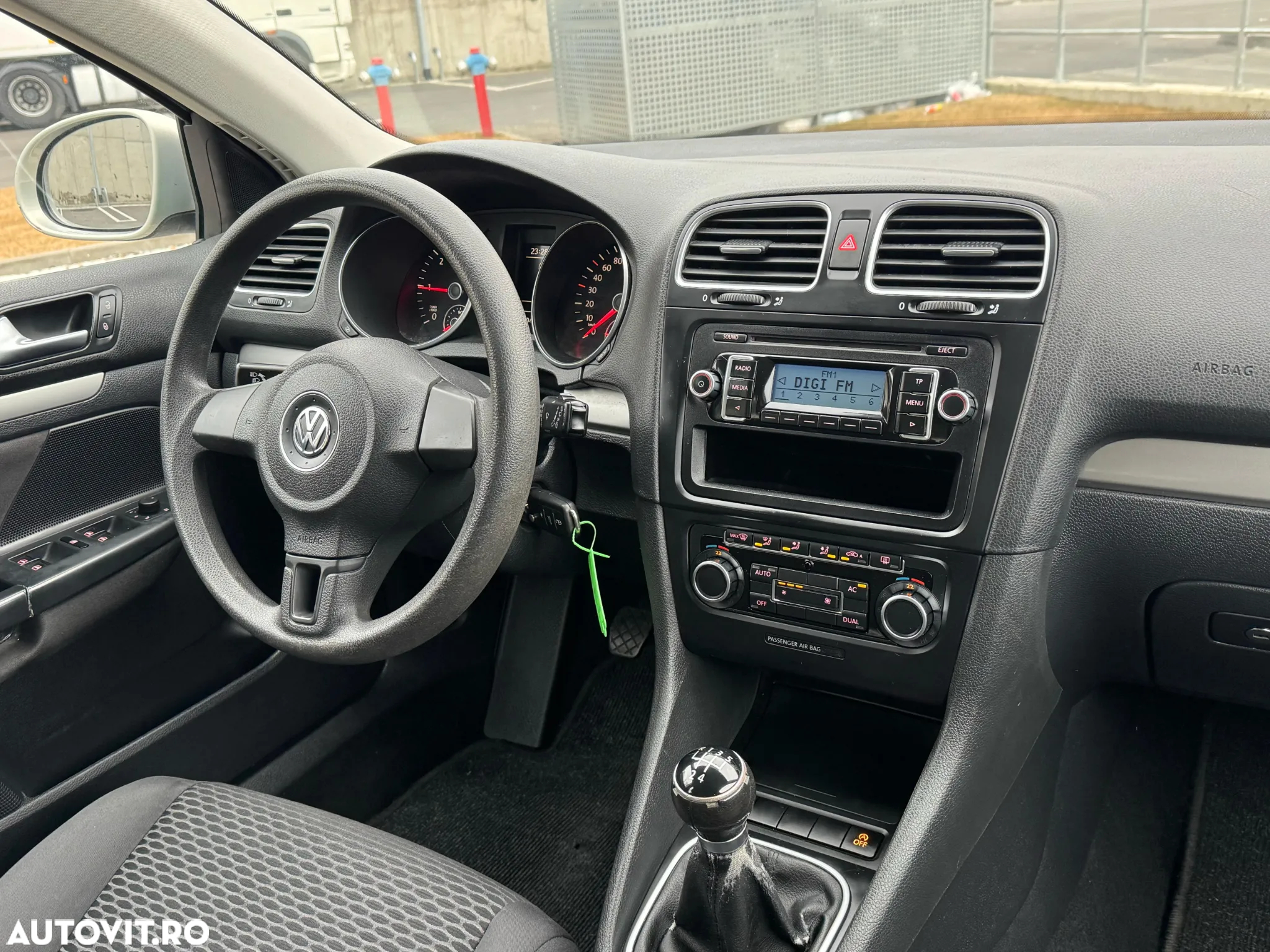 Volkswagen Golf 1.6 TDI DPF BMT Trendline - 6