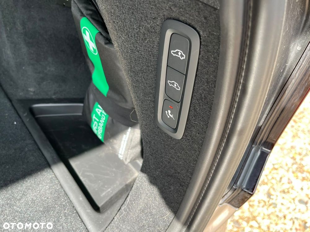 Volvo XC 90 - 32