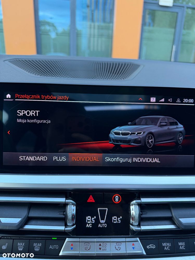 BMW Seria 3 330i xDrive M Sport - 22
