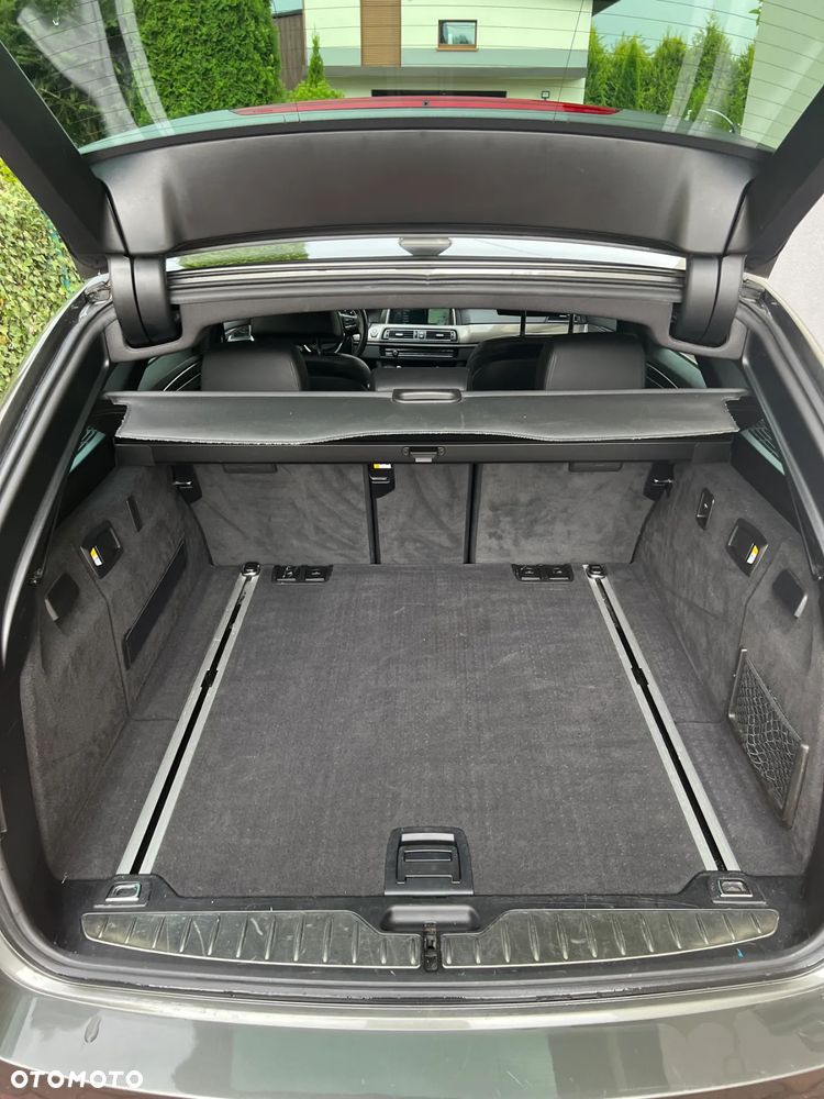 BMW Seria 5 530d Touring - 13