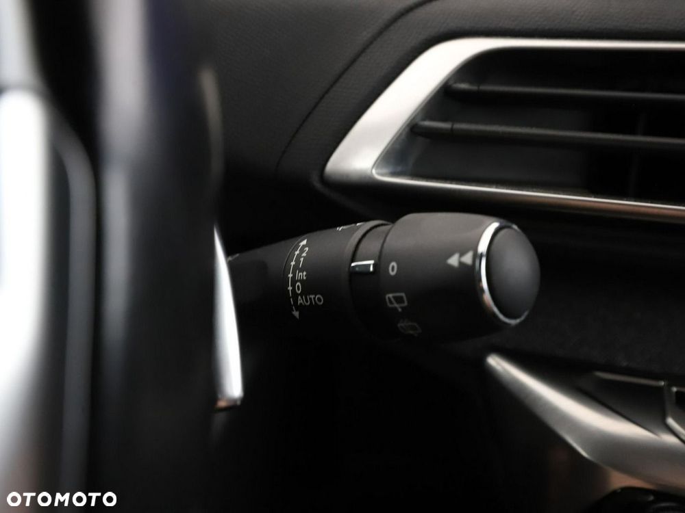 Peugeot 5008 1.6 BlueHDI Allure S&S EAT6 - 34
