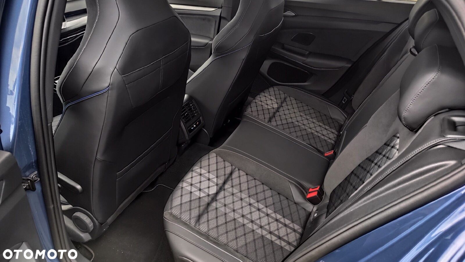 Volkswagen Golf - 11
