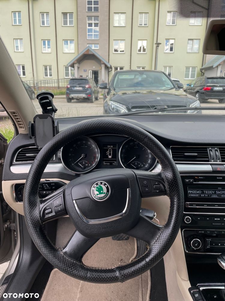 Skoda Superb 2.0 TDI Platinum DSG - 11