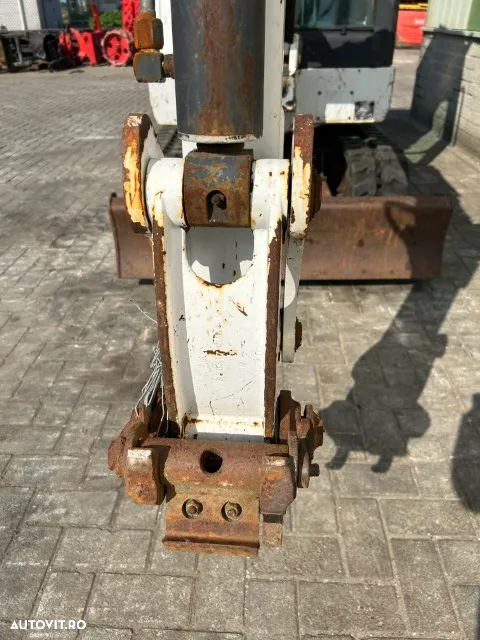 Bobcat 325 - 12