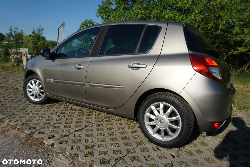 Renault Clio 1.2 16V 75 Expression - 22
