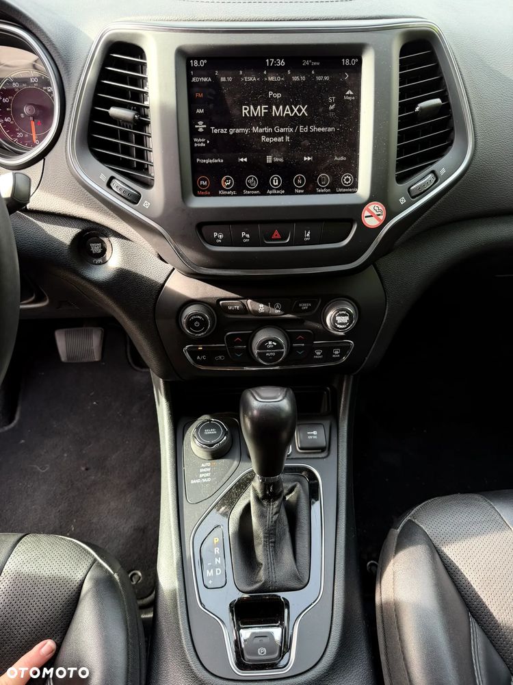 Jeep Cherokee - 18