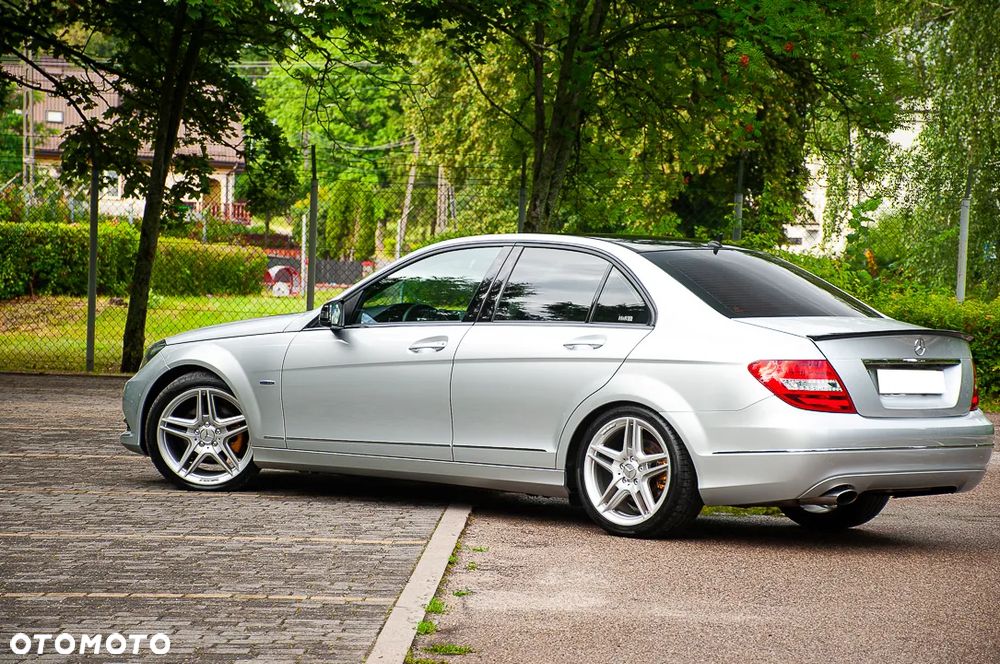 Mercedes-Benz Klasa C 250 CGI BlueEff Avantgarde - 12