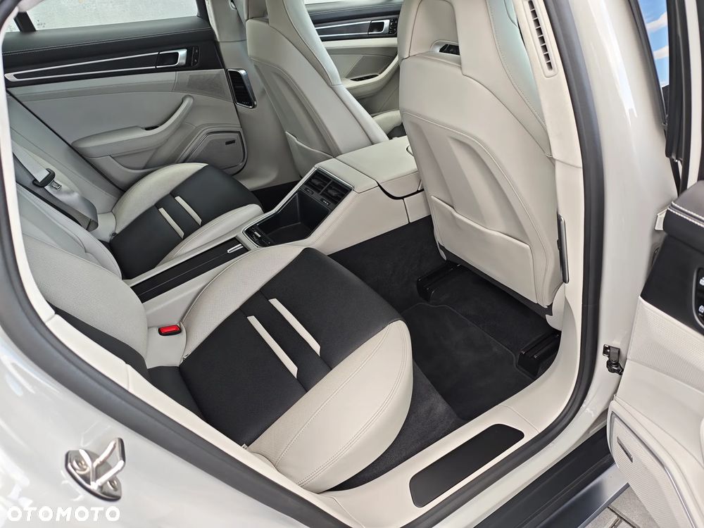 Porsche Panamera GTS - 16