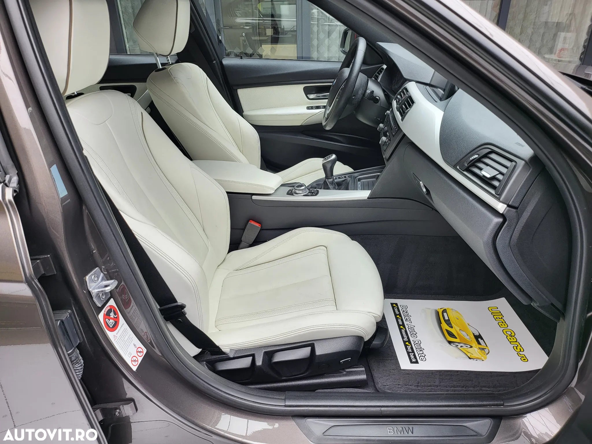 BMW Seria 3 320d Luxury Line - 12