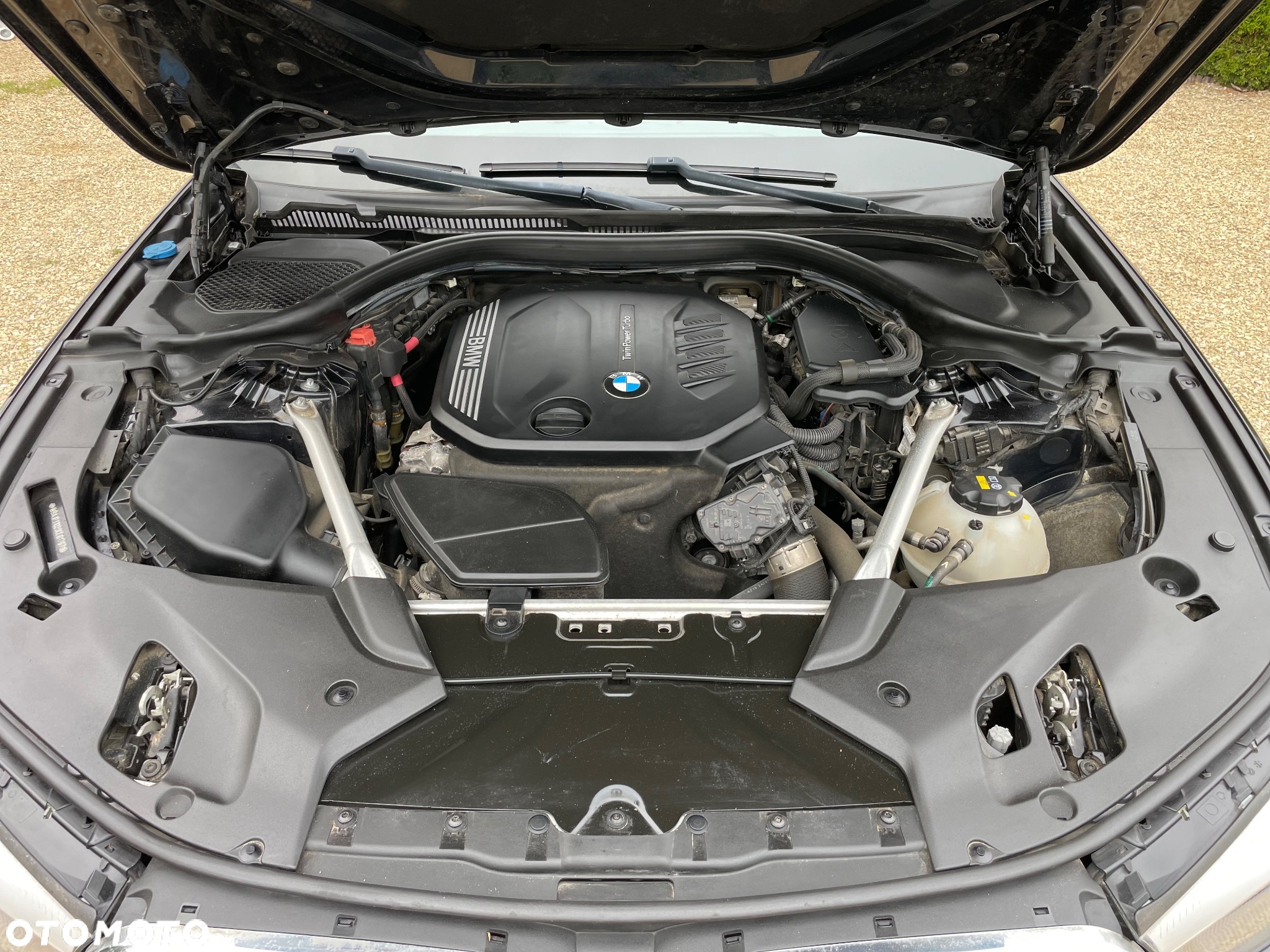 BMW Seria 5 518d M Sport - 32