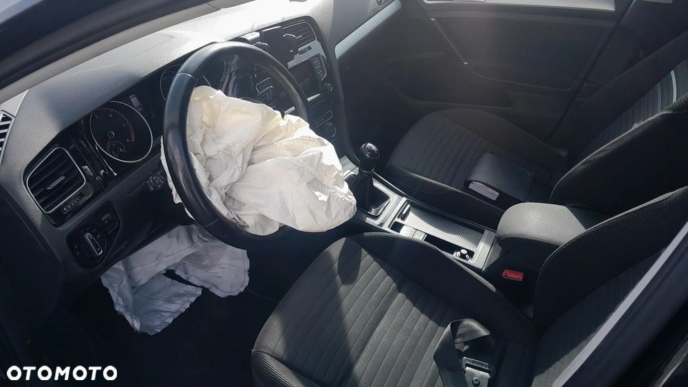 Volkswagen Golf - 11