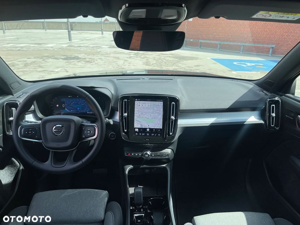 Volvo XC 40 B4 Plus Black Edition - 16