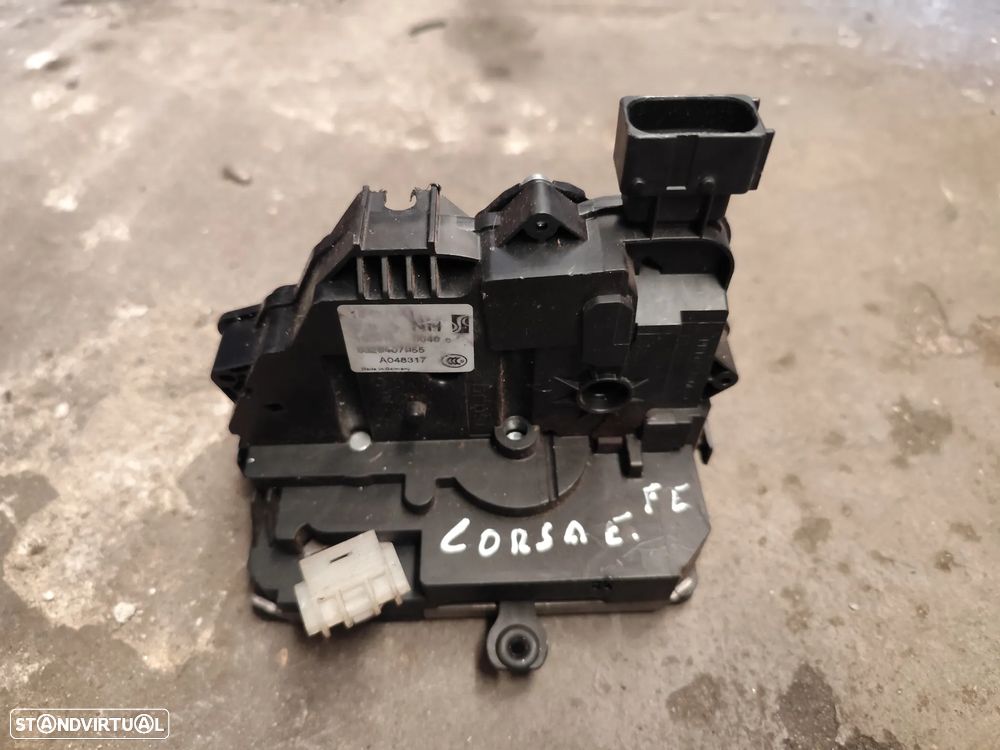 OPEL CORSA E FECHADURA PORTA FRENTE ESQUERDA - 1