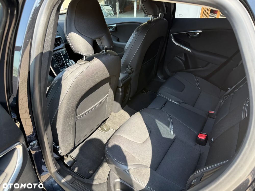 Volvo V40 D3 Momentum - 10
