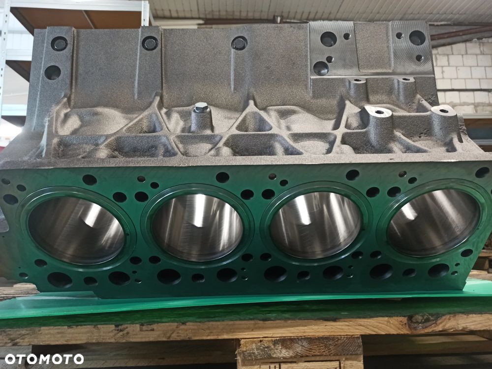 Nowy Blok Silnika Mercedes-Benz OM502 V8 Liebherr, Claas - 6