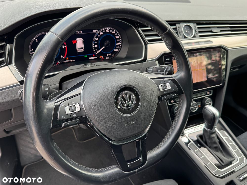 Volkswagen Passat - 12