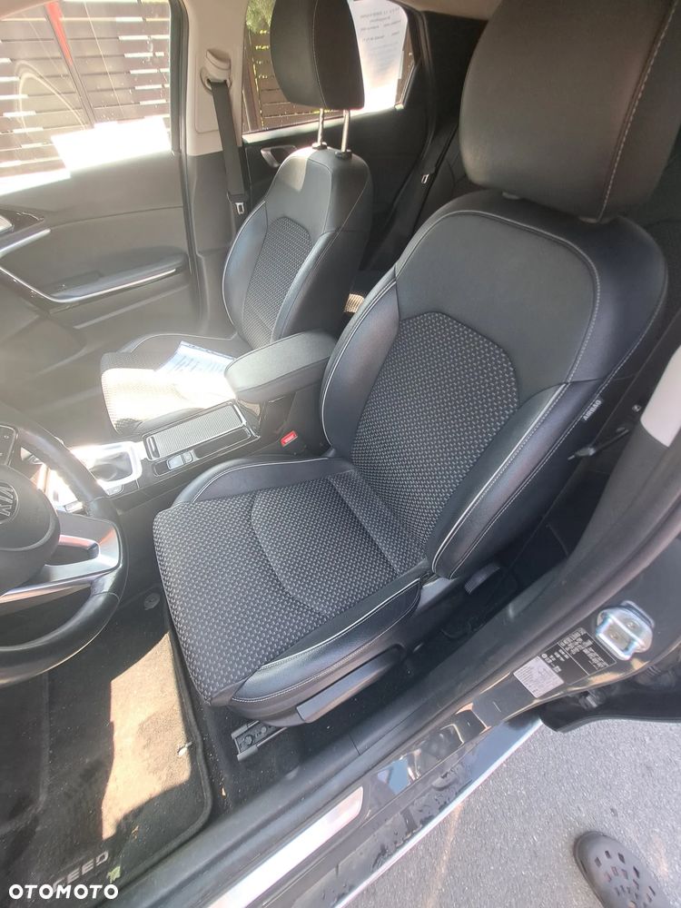 Kia XCeed 1.6 T-GDI L Business Line DCT - 12