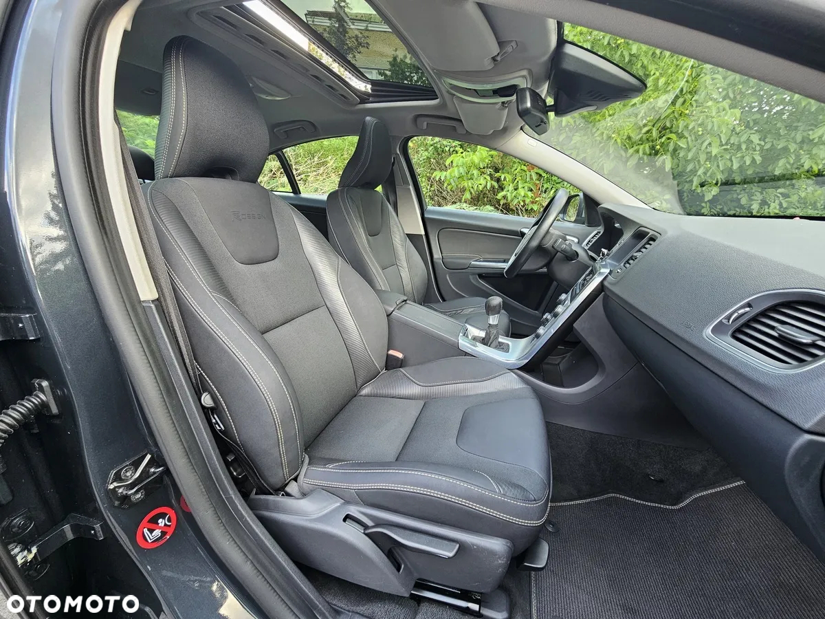 Volvo S60 D3 R-Design - 10