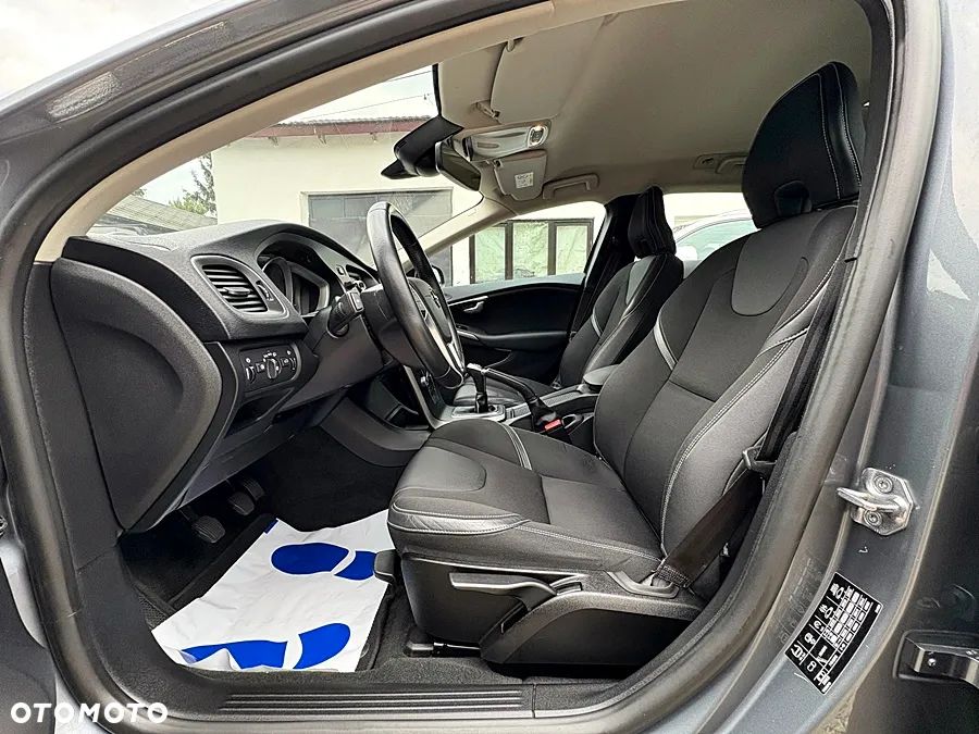 Volvo V40 D2 Drive-E Momentum - 11