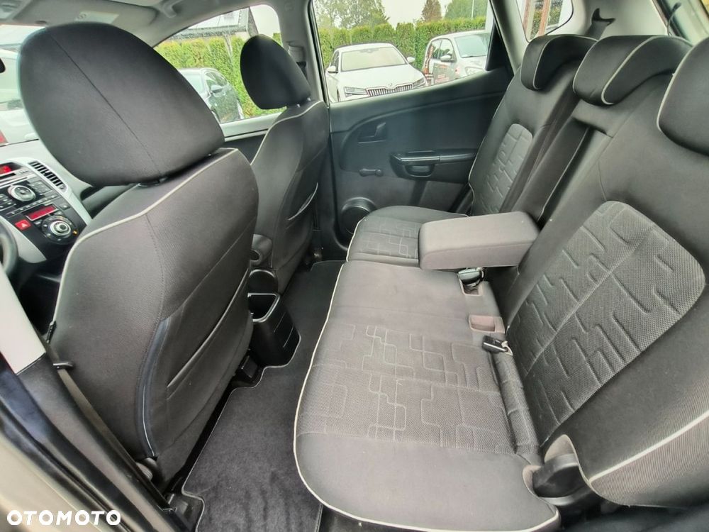 Kia Venga - 13